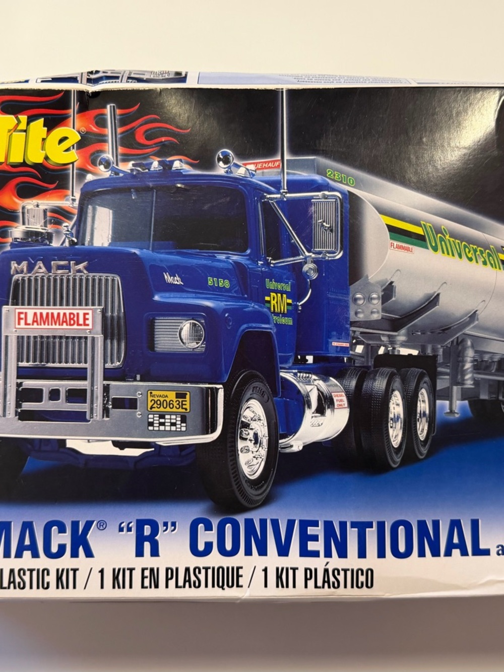 Monogram SnapTite Mack R Conventional + Fruehauf Tanker Model Kit – 1:32 Scale